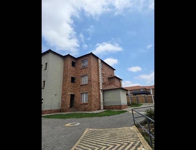2 BEDROOM APARTMENT FOR SALE IN BIRCHLEIGH